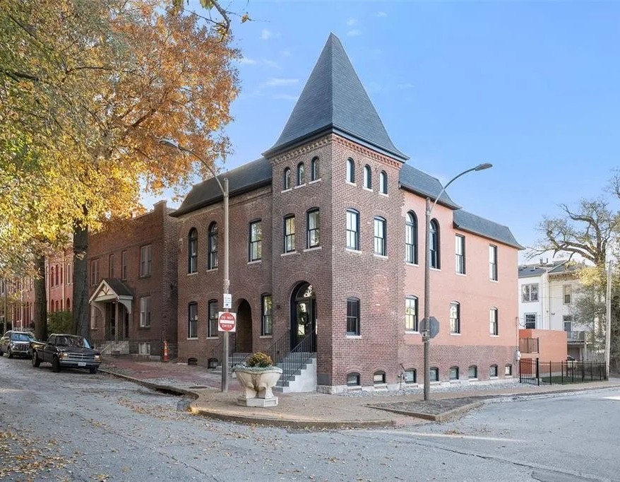 1201 Mackay Place east and north elevations